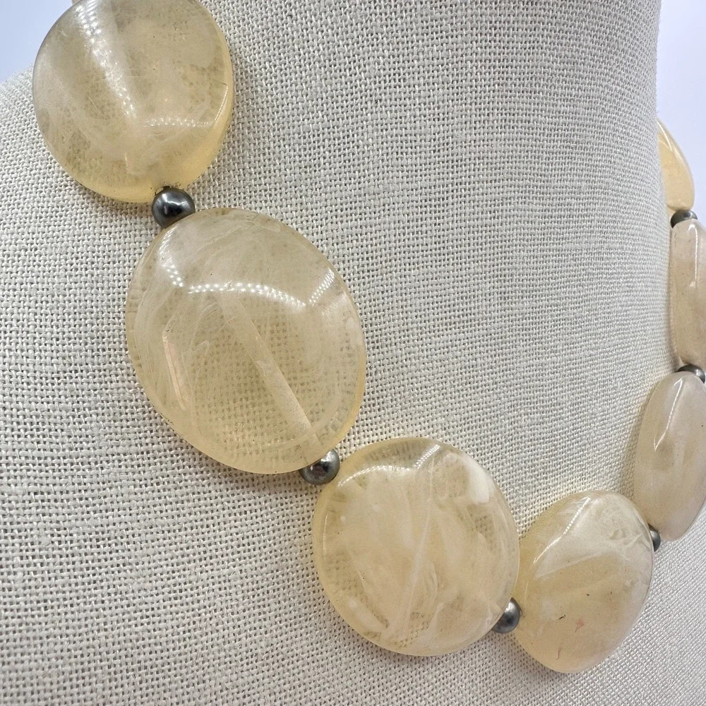 Vintage 90s Silver Tone Pale Yellow Pebble Resin Retro Necklace Women's Jewelry
